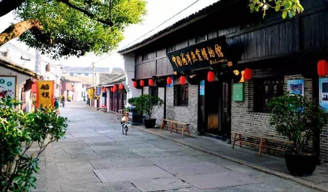 白衬衫怎么搭配最好看游戏画面